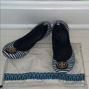 Navy and white Tory Burch flats with bag